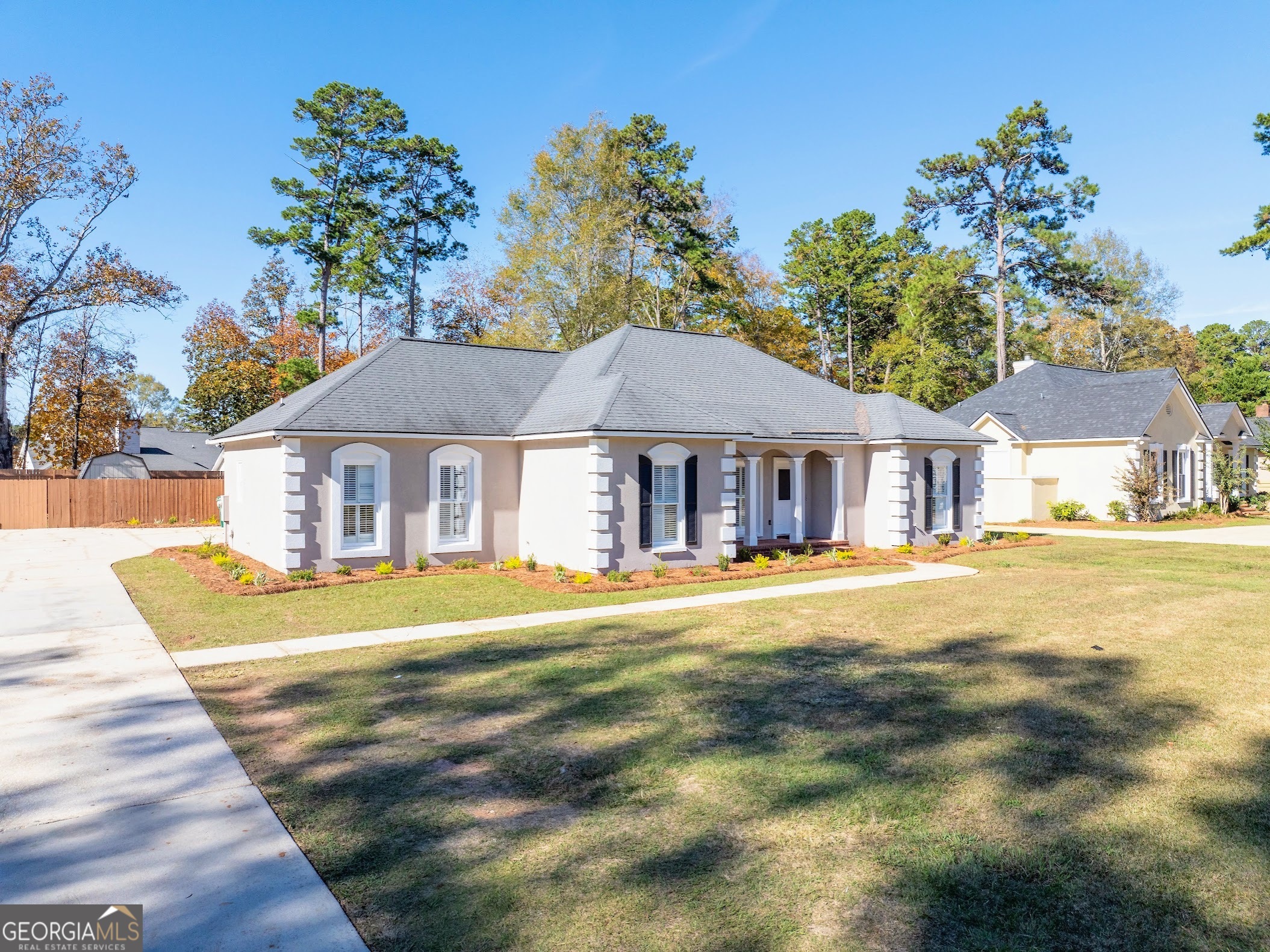 2813 W Doublegate DR