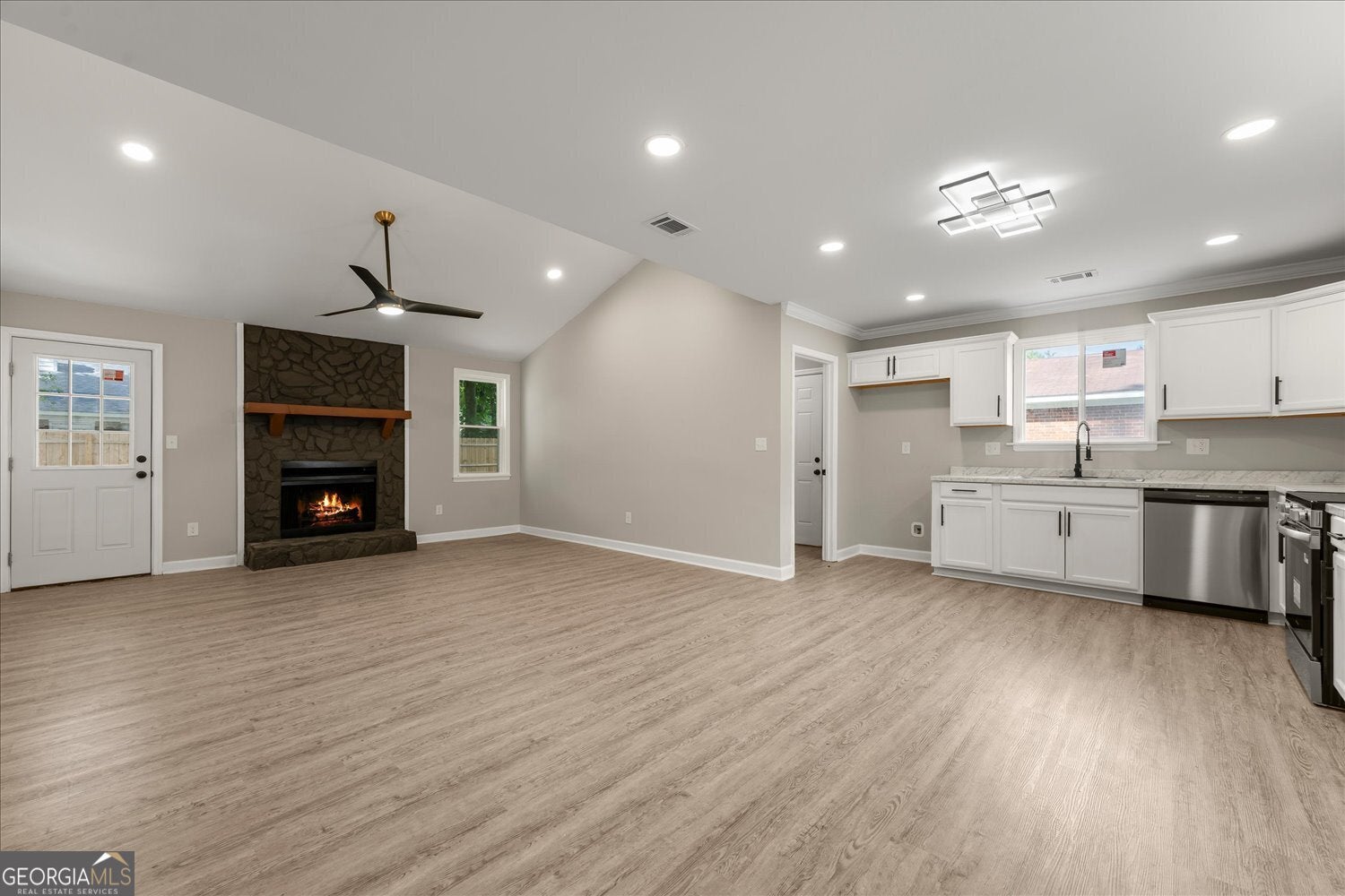 1894 Neptune DR