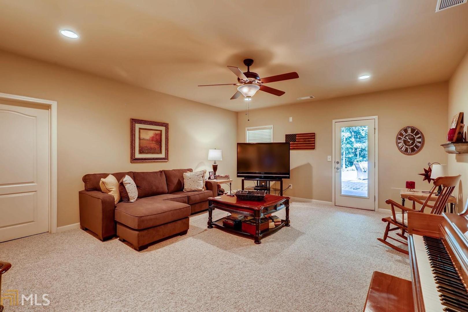 Stone Ridge Manor - Residential