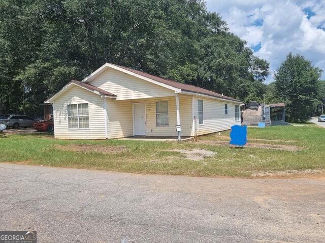 Nice cottage house in historic neighborhood. Priced to sell. This 3 bed 2 bath house is close to downtown square in Newnan. No HOA In popular neighborhood minutes from downtown square (city center) in Newnan. Location, location, location. Corner lot. A great opportunity in a market where there is limited supply. Financing available with down payment assistance or renovation/improvement loan through qualified lender. Text or Call to see this property. Investors, this is a great rental option too! Don't miss out on this opportunity to live in this Historic Newnan neighborhood at an incredible price! Check it out. Written offers only or call JC 770-755-8507.