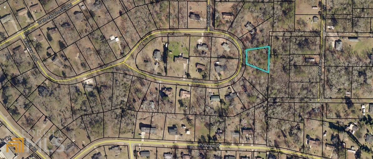 Great track of land to build your dream home on in this quiet community! This community is well maintained.