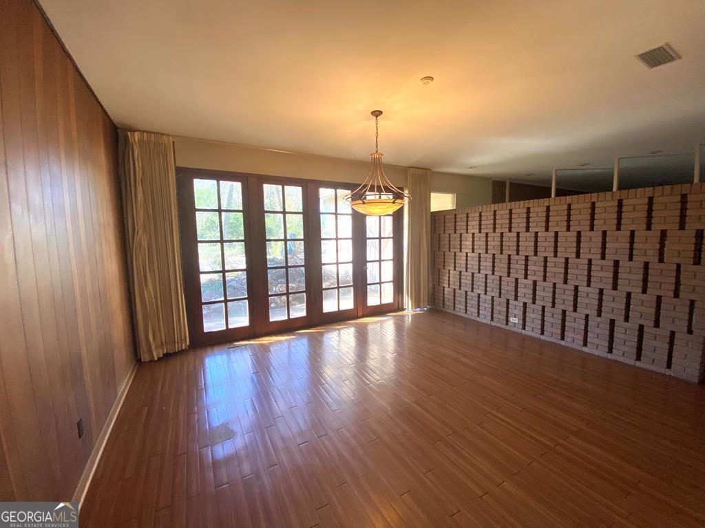 608 Pine Point CIR