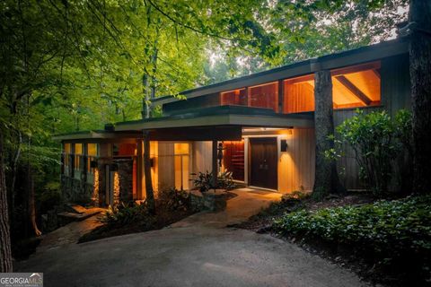 393 The Falls CT NE Atlanta GA 30307