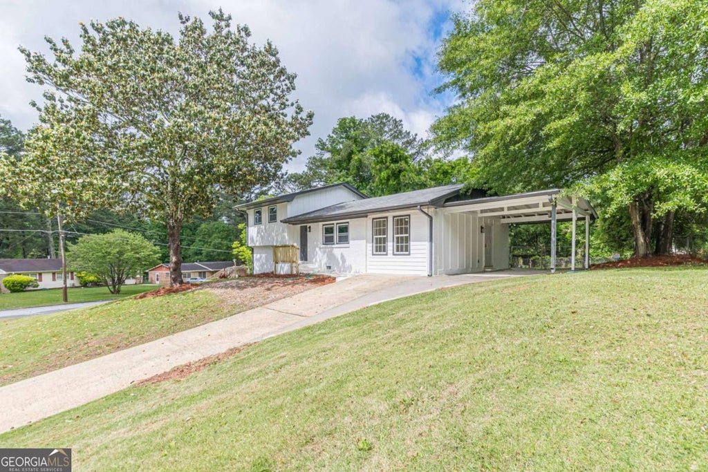 Photo of 8285 Hemlock Drive, Jonesboro, GA 30238 (MLS # 10810109)