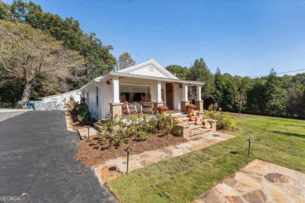 Photo of 2350 BIRMINGHAM Road, MILTON, GA 30004 (MLS # 10874595)