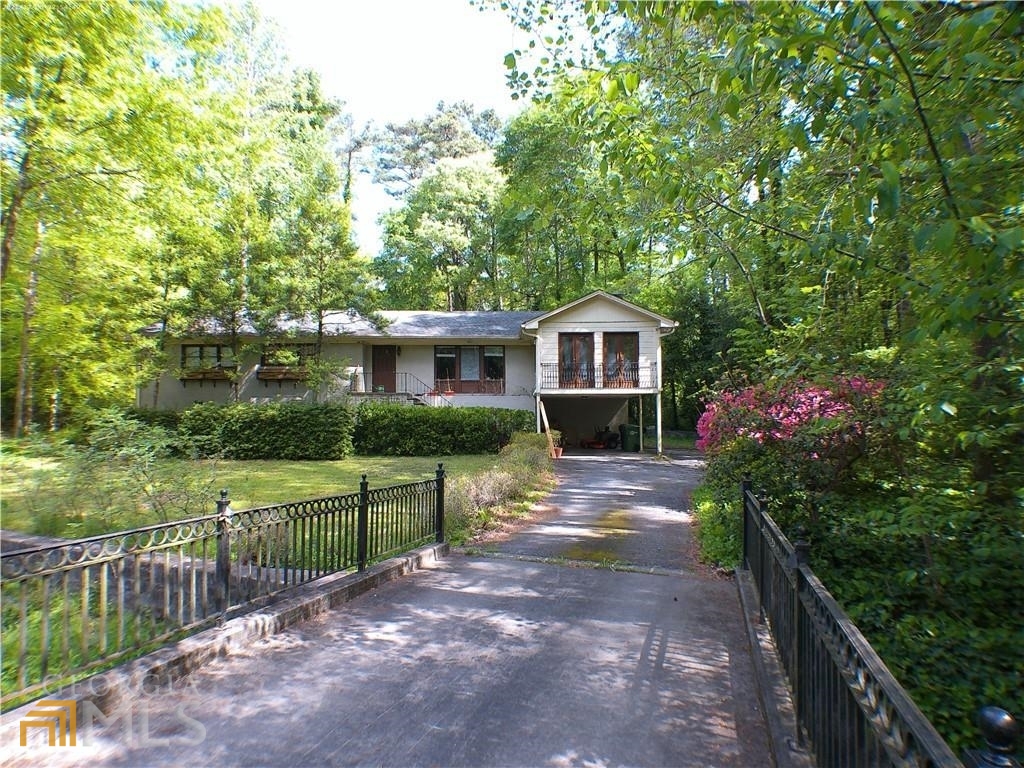All bricks house sitting 1.1203 Acres lot in Buckhead w/Beautiful open plan & hardwood floor throughout. Kitchen w/over-size island open to Familyroom,Granite counter top w/ maple cabinet, Master suite w/spa bath and walk-in closet open to second large deck. Hudge new deck overlook private wooded back yard, big den off familyroom, Incredible location walk to Lenox mall, marta, Ritz Carlton and Phipps plaze, Excellent Sarah Smith School Disctict.