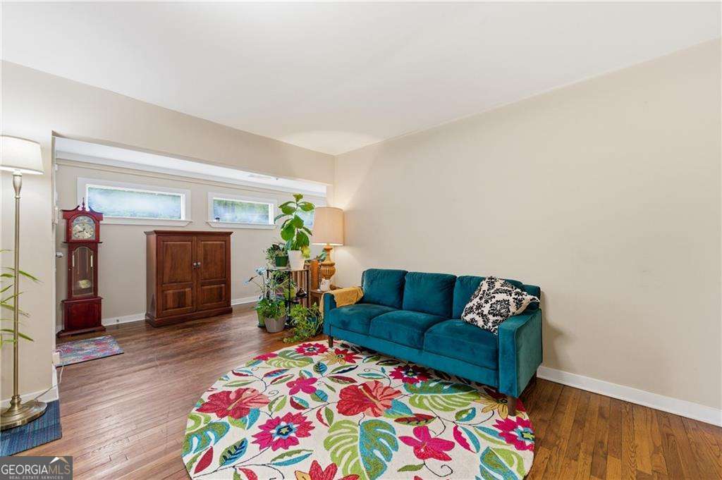 110 Morris DR SW