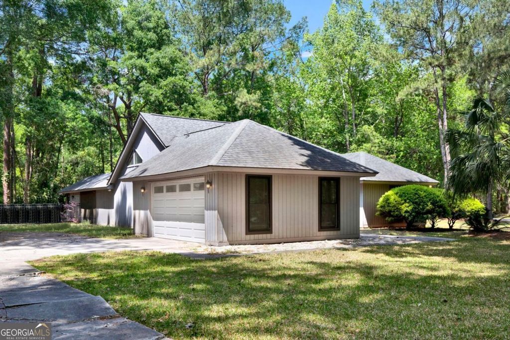 Photo of 16 Old Martin Lane, Richmond Hill, GA 31324 (MLS # 10736944)