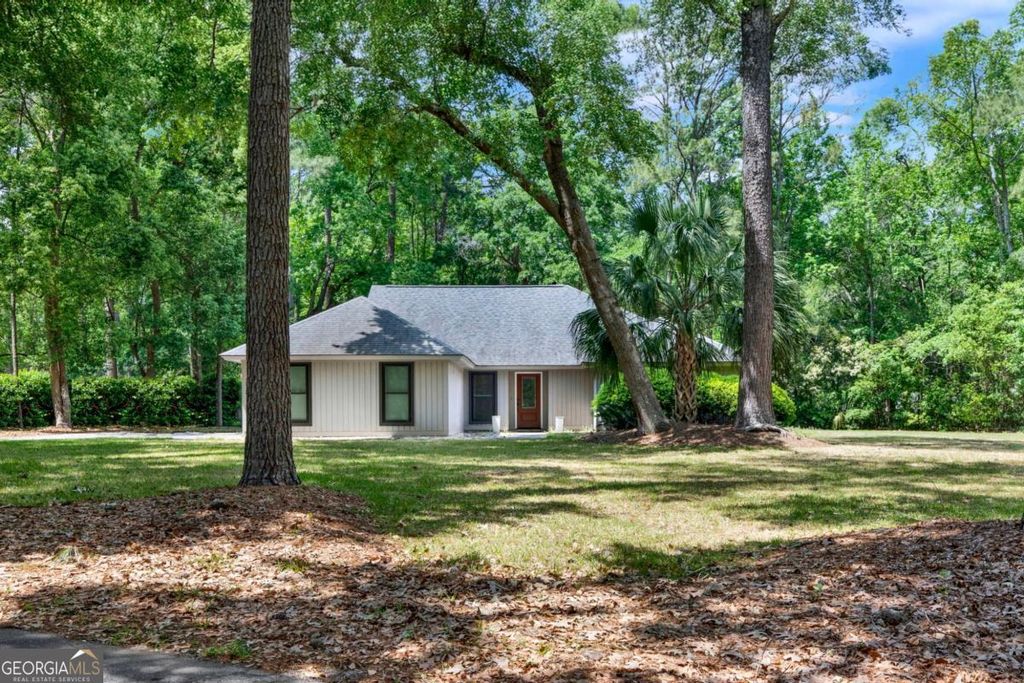 Photo of 16 Old Martin Lane, Richmond Hill, GA 31324 (MLS # 10736944)