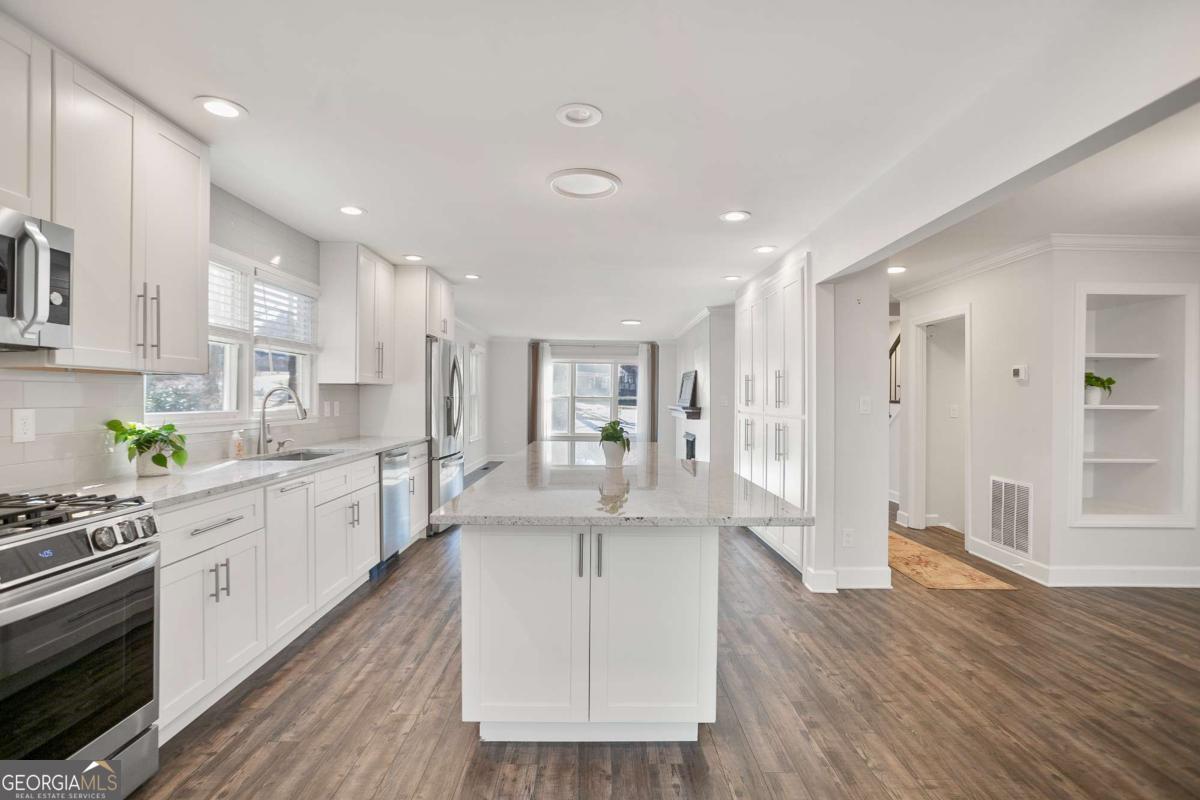 734 Olde Towne LN