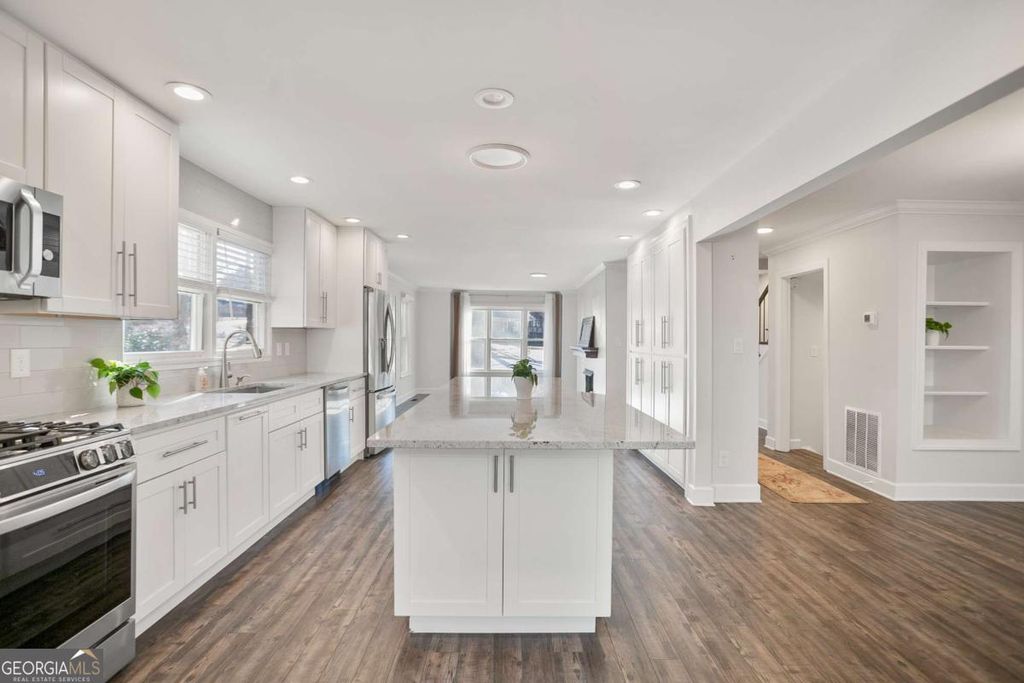 Photo of 734 Olde Towne Lane, Marietta, GA 30068 (MLS # 10756271)