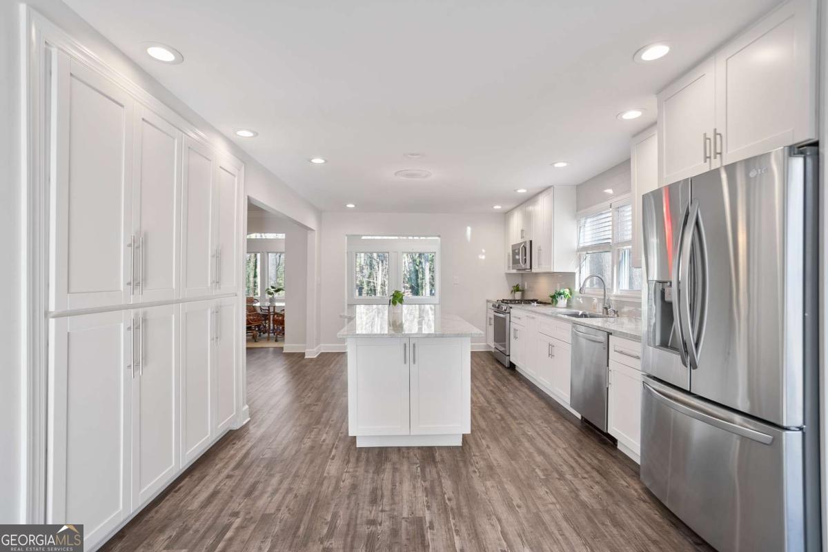 734 Olde Towne LN