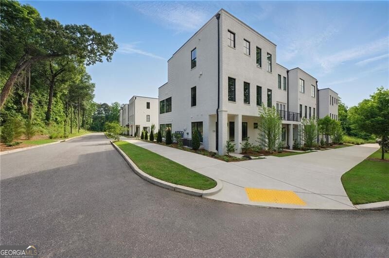 2202 Carlton CT 7