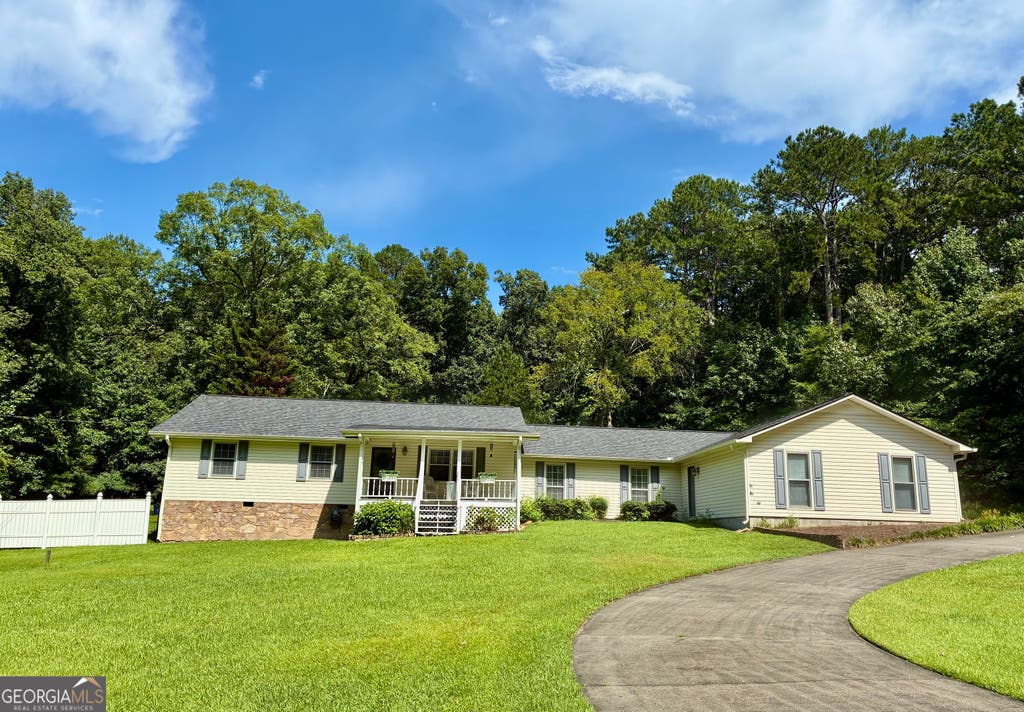 Photo of 334 Armuchee Trail NE, Rome, GA 30165 (MLS # 10819251)