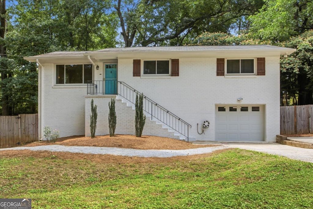 Photo of 3424 Shawnee Trail SE, Smyrna, GA 30080 (MLS # 10792368)