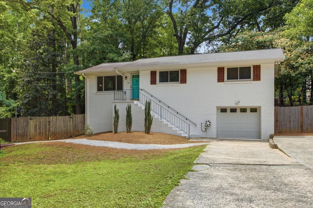 Photo of 3424 Shawnee Trail SE, Smyrna, GA 30080 (MLS # 10792368)
