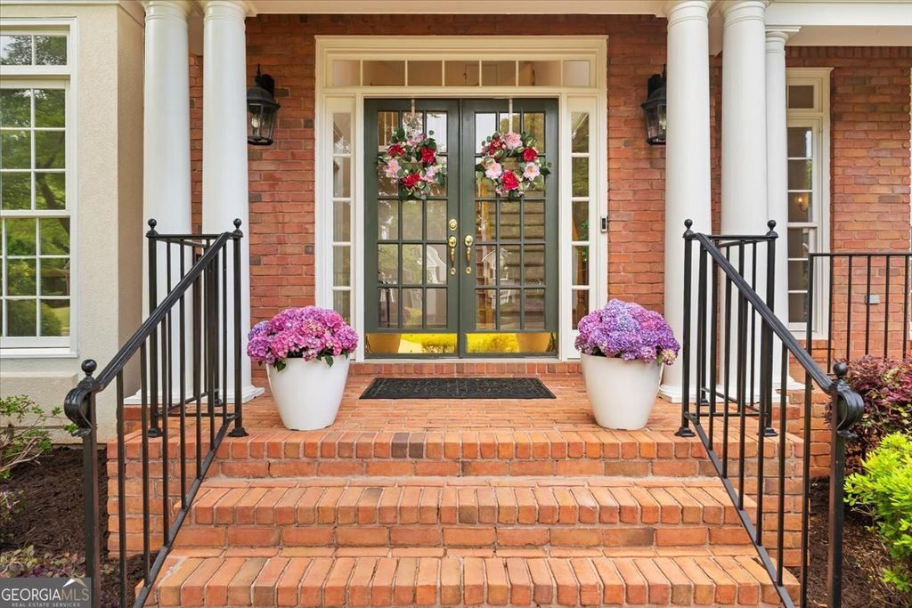 Photo of 702 SE Cheswich Overlook SE, Marietta, GA 30067 (MLS # 10764471)