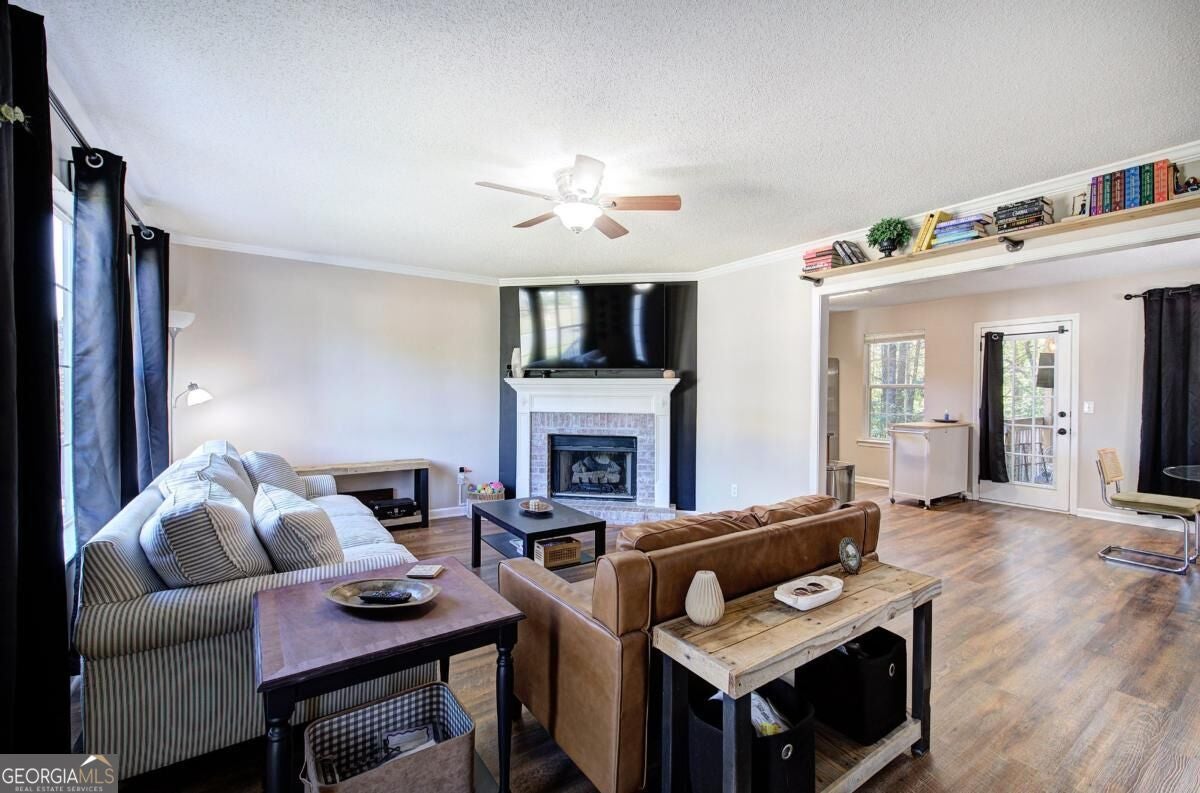 23 Glenmore DR
