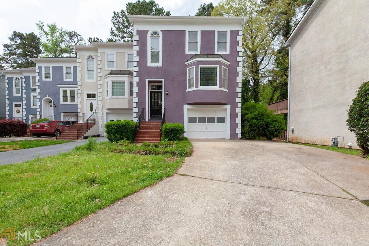 This Duluth split-foyer end-unit townhome offers hardwood flooring, a wood-burning fireplace, stainless steel appliances, granite kitchen countertops, and a one-car garage. Upgraded features include fresh interior paint throughout and new carpet in select rooms. Home comes with a 30-day buyback guarantee. Terms and conditions apply.