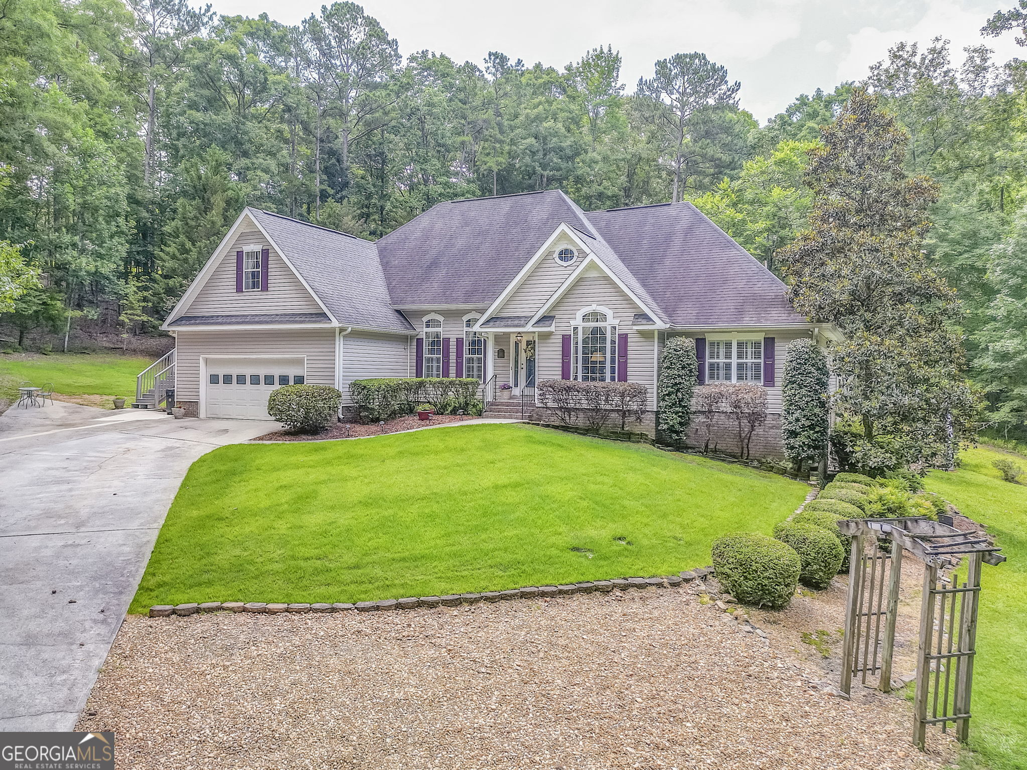 23 Rosalyn DR SW