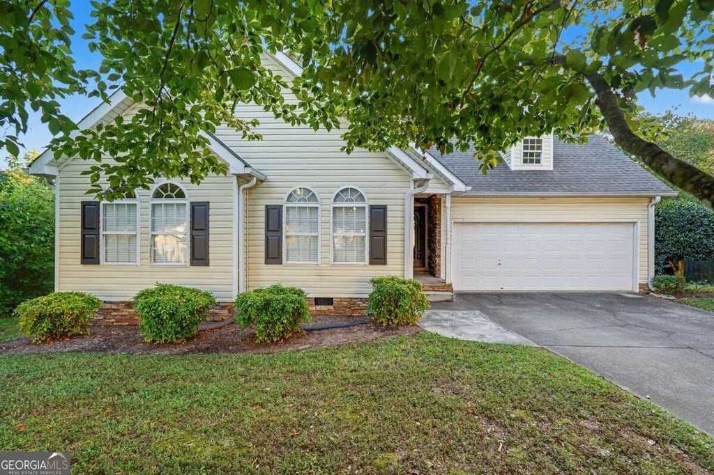 Photo of 3008 Highgate Court, Dalton, GA 30721 (MLS # 10874382)