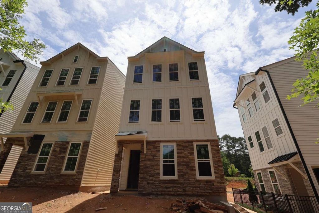 Photo of 650 Memphis Drive, Scottdale, GA 30079 (MLS # 10796462)