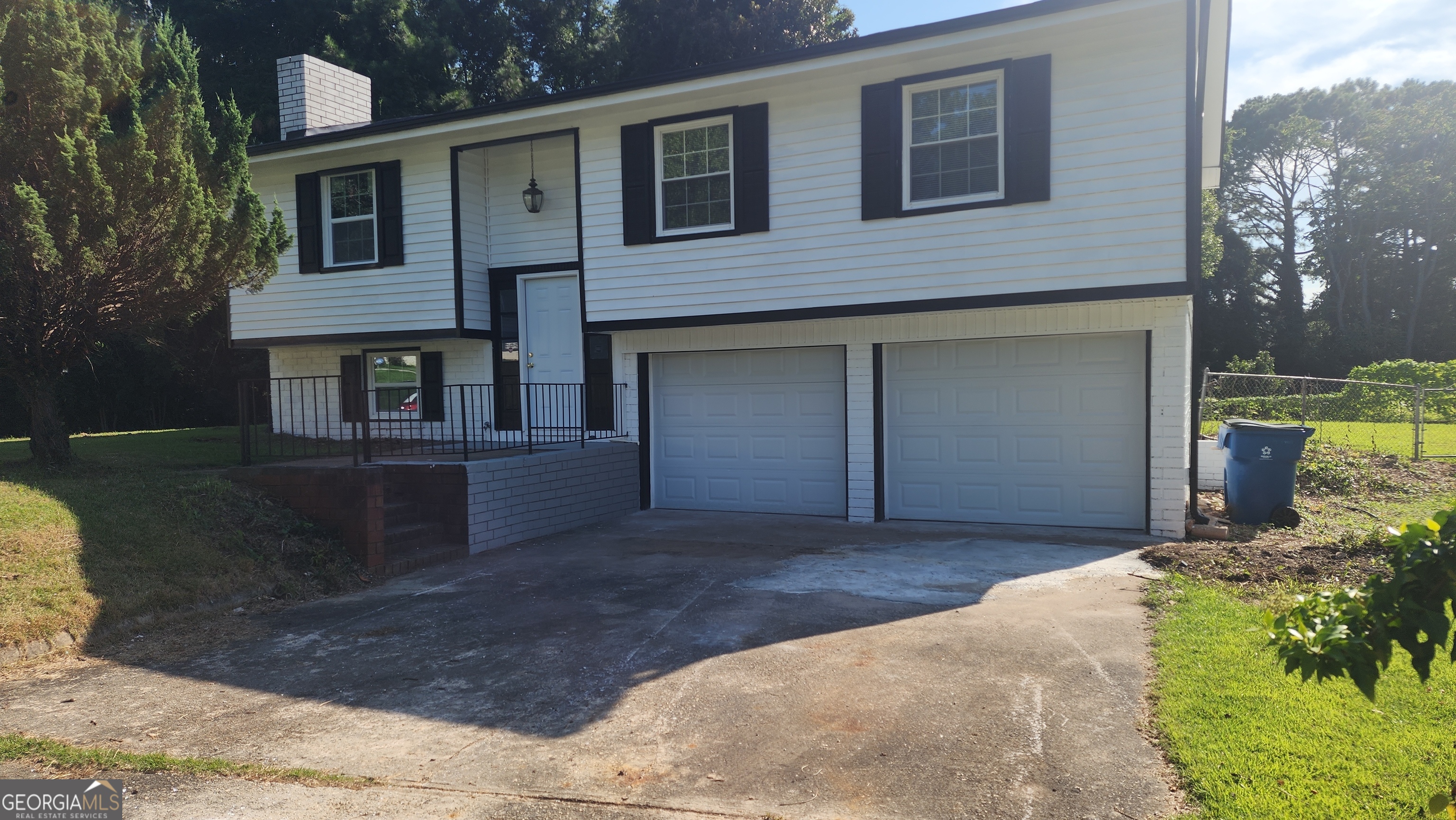 5 bedroom and 4 bathroom house on corner lot. New roofs, new interior and exterior painting, new luxury vinyl plank floors. Convenience location. Minutes to I75 and Airport.