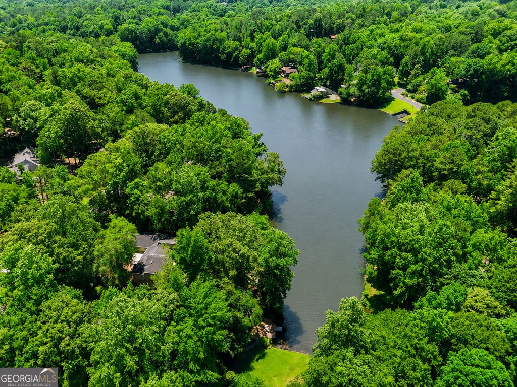 Photo of 3985 Loch Highland Pass NE, Roswell, GA 30075 (MLS # 10778781)
