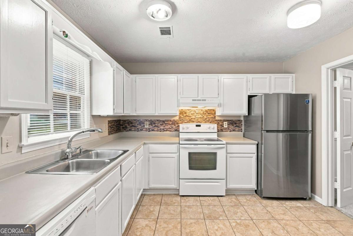 136 Sterling CT