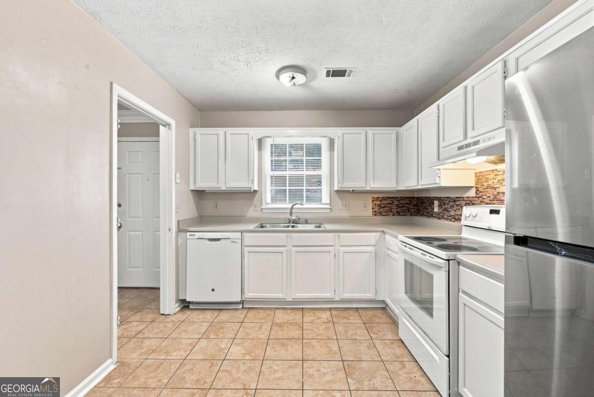 136 Sterling CT
