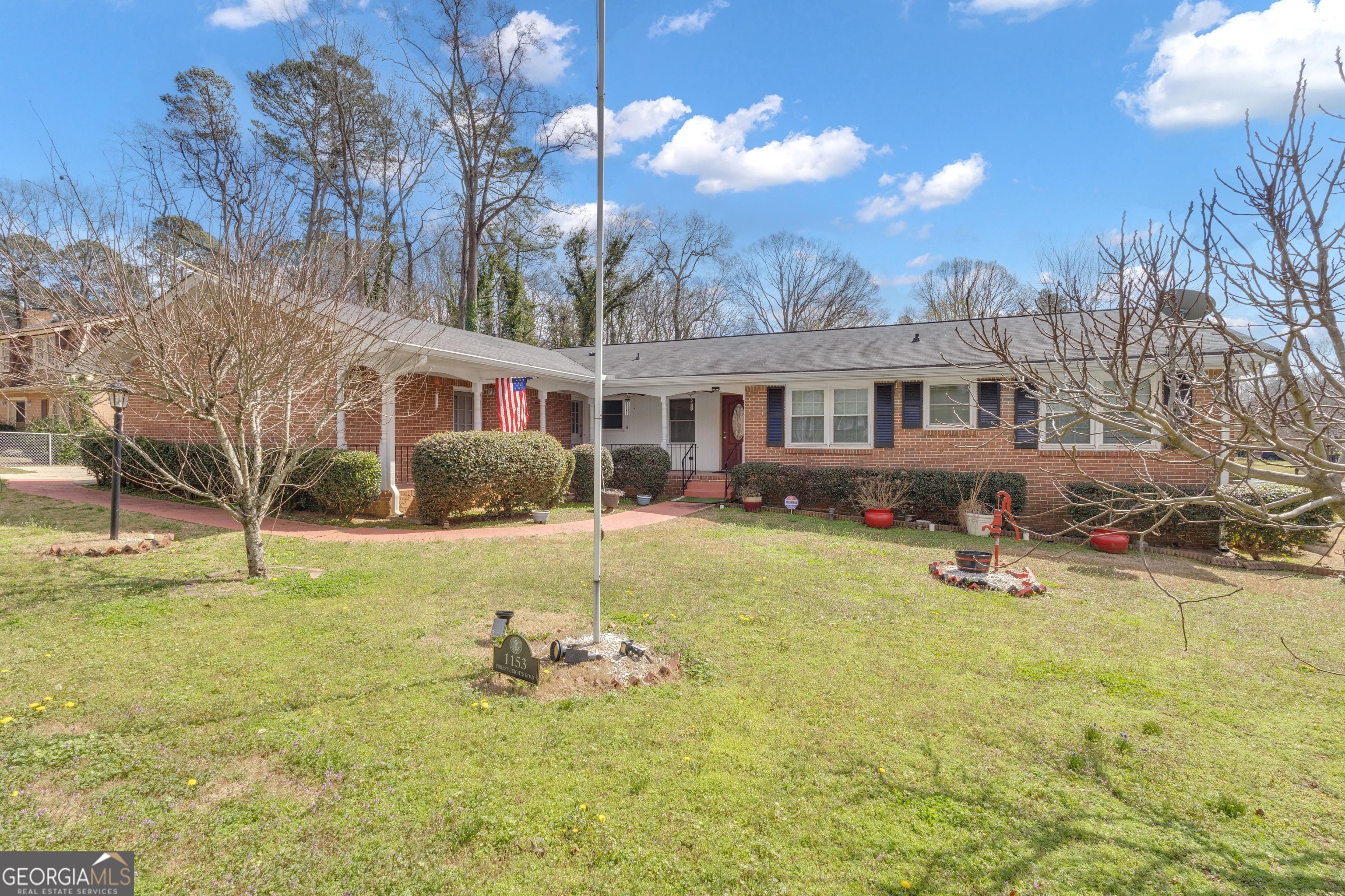 1153 Forest Heights RD