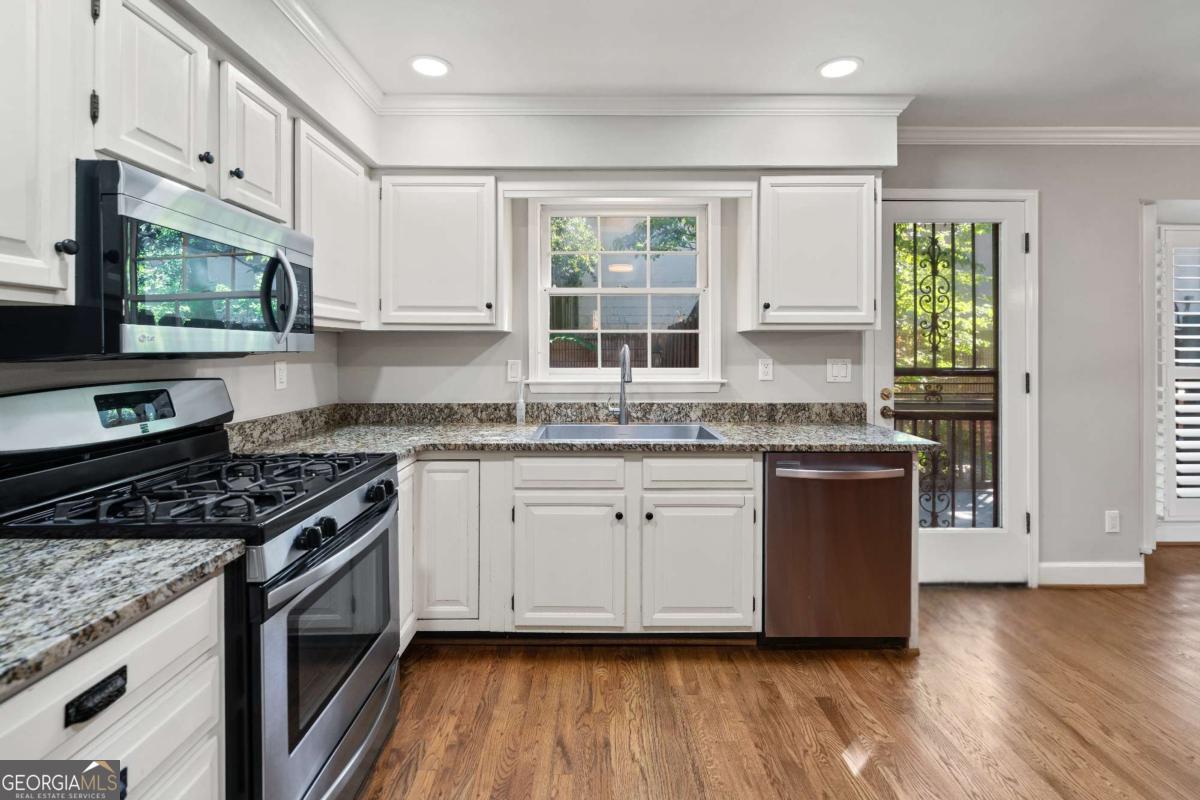 102 Defoors Mill DR NW