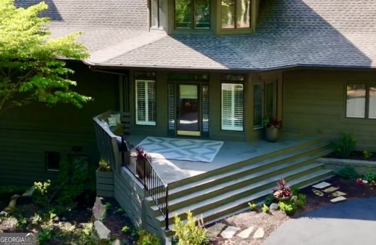 220 Wake Robin DR