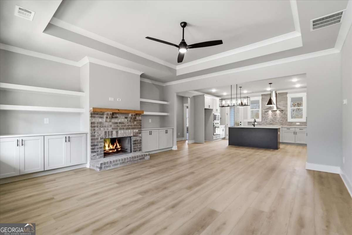 77 Maney DR