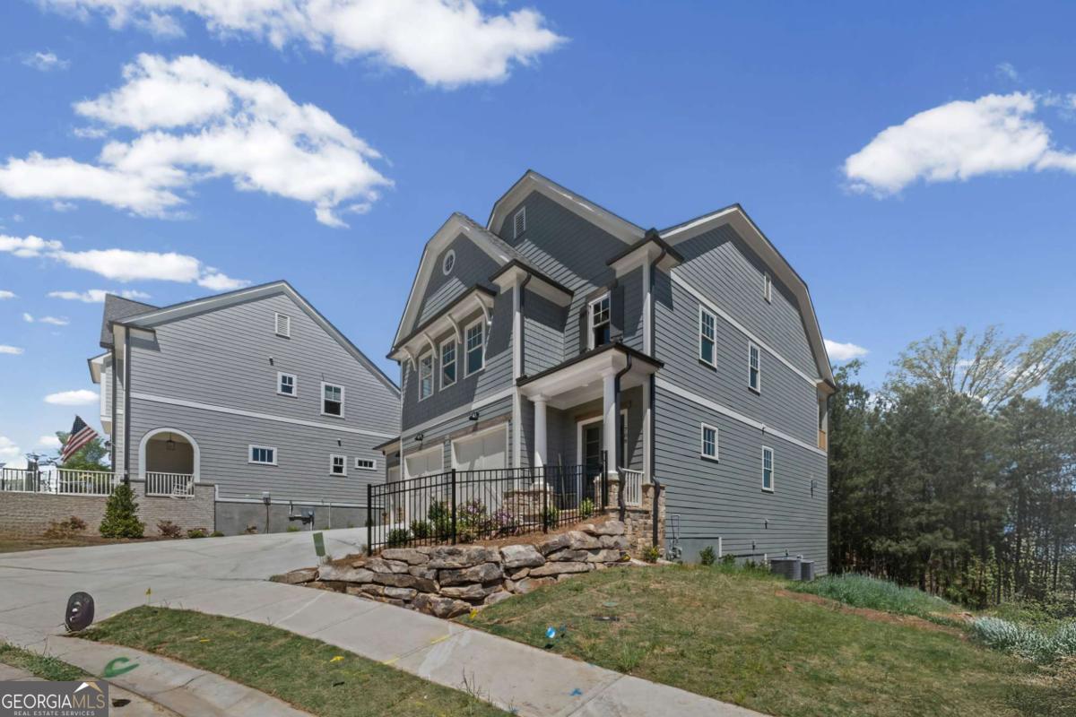 708 Woodlake CT