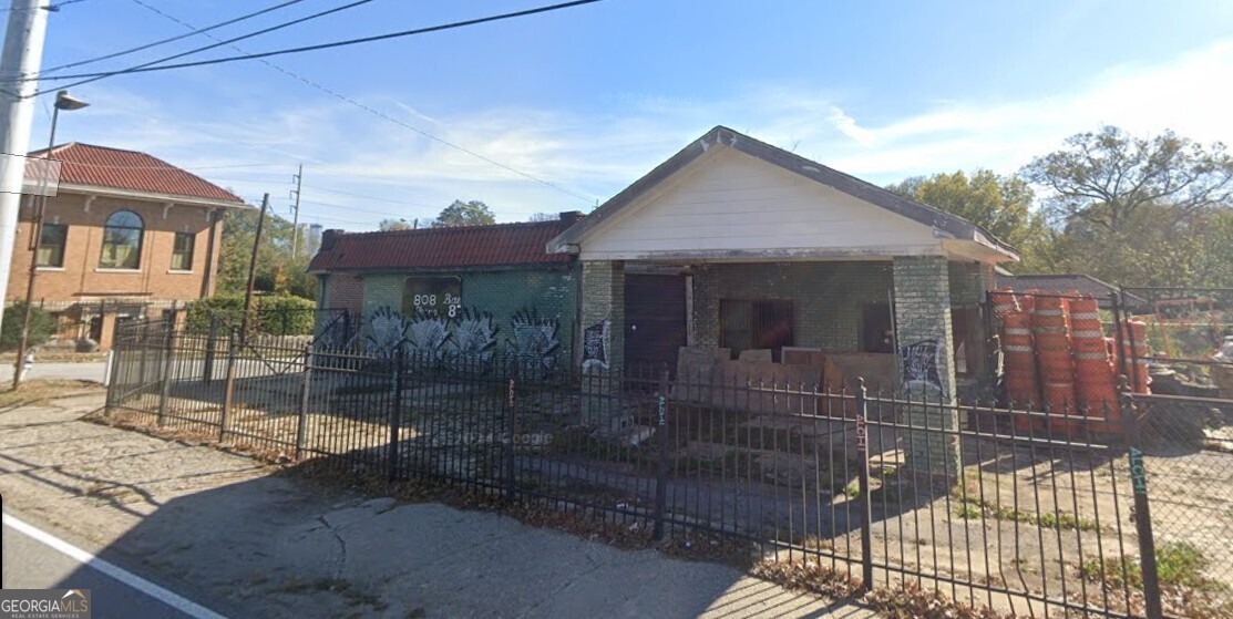 808 Donald Lee Hollowell PKWY NW