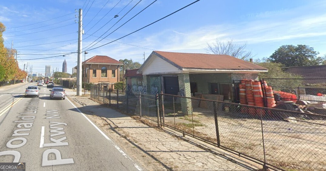 808 Donald Lee Hollowell PKWY NW