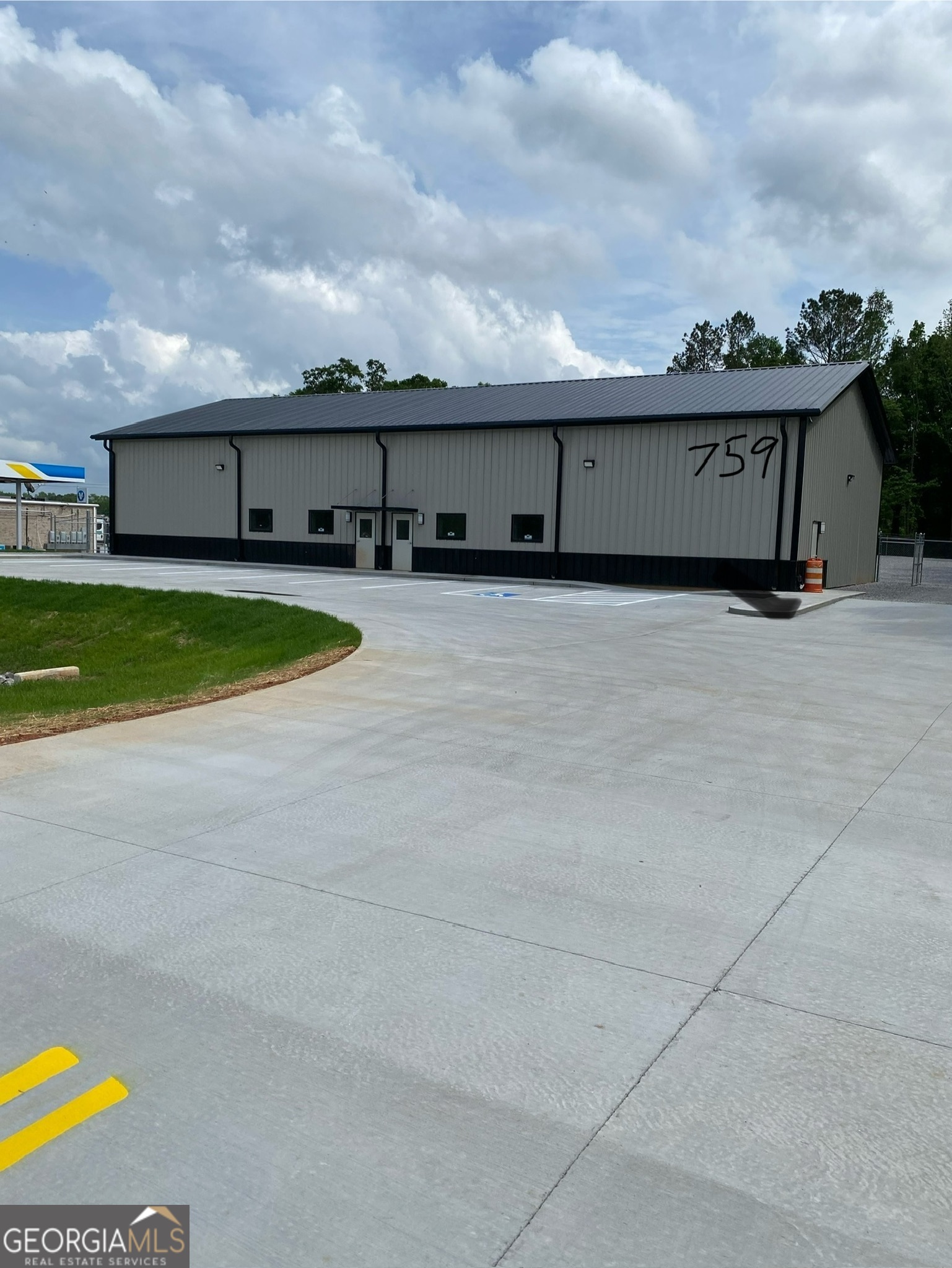 759 L & P PKWY