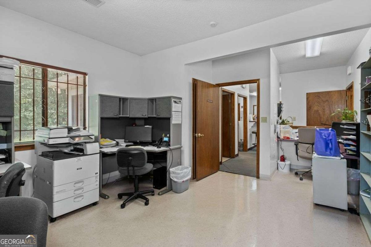 2950 STONE HOGAN CONN SW BLDG 4
