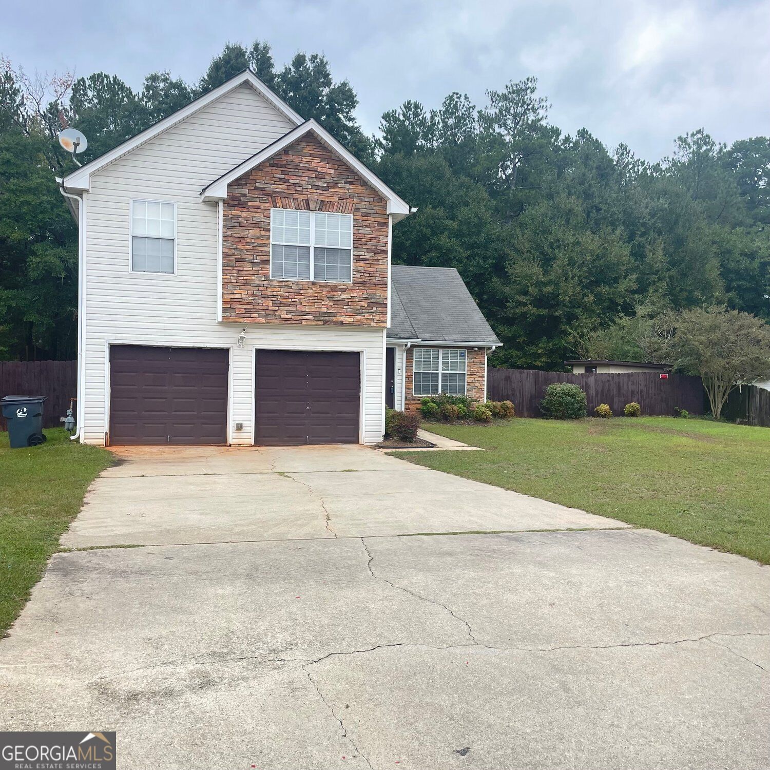 660 Meadows LN