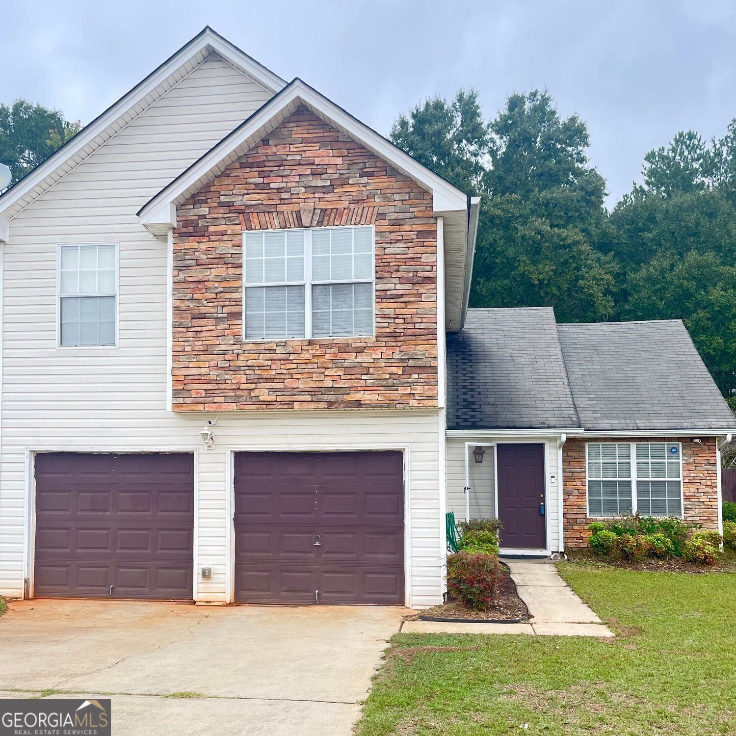 660 Meadows LN