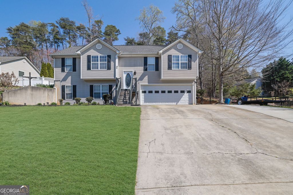 Photo of 2932 Lake Hollow Road, Gainesville, GA 30501 (MLS # 10715340)