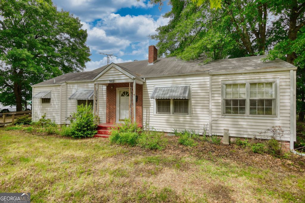 Photo of 982 Highland Circle SE, Conyers, GA 30012 (MLS # 10762271)