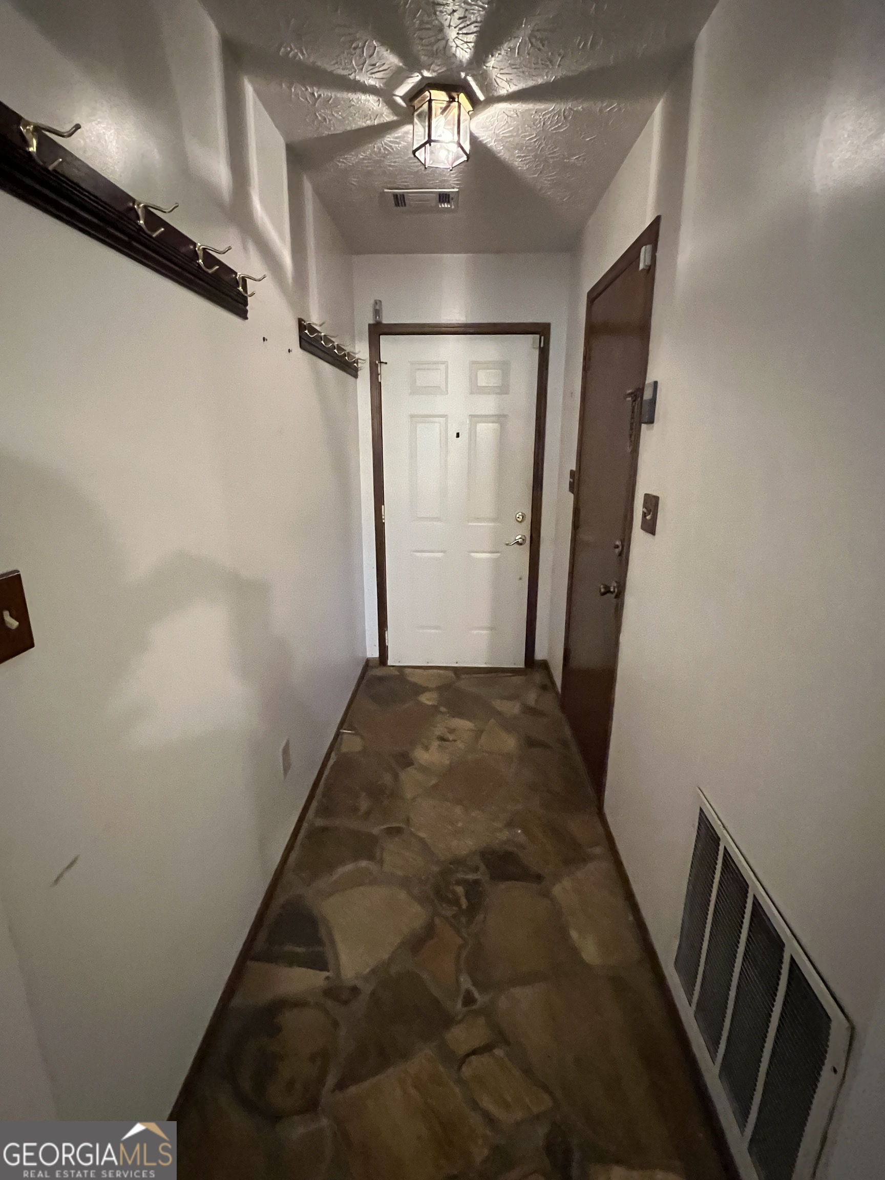 1499 Carriage LN