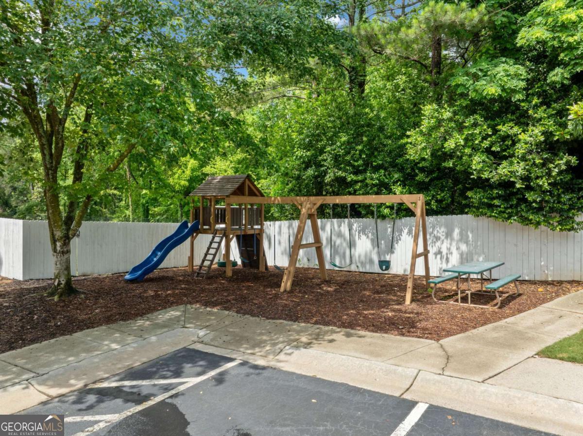 Gardenside Commons at Powers Ferry - Residential Lease