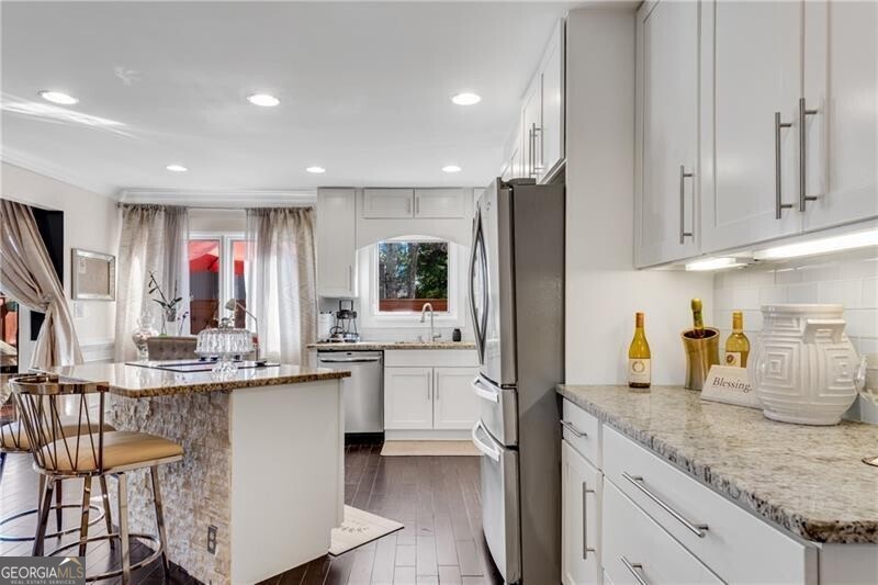 LAKEVIEW AT DUNWOODY SPRINGS - Residential