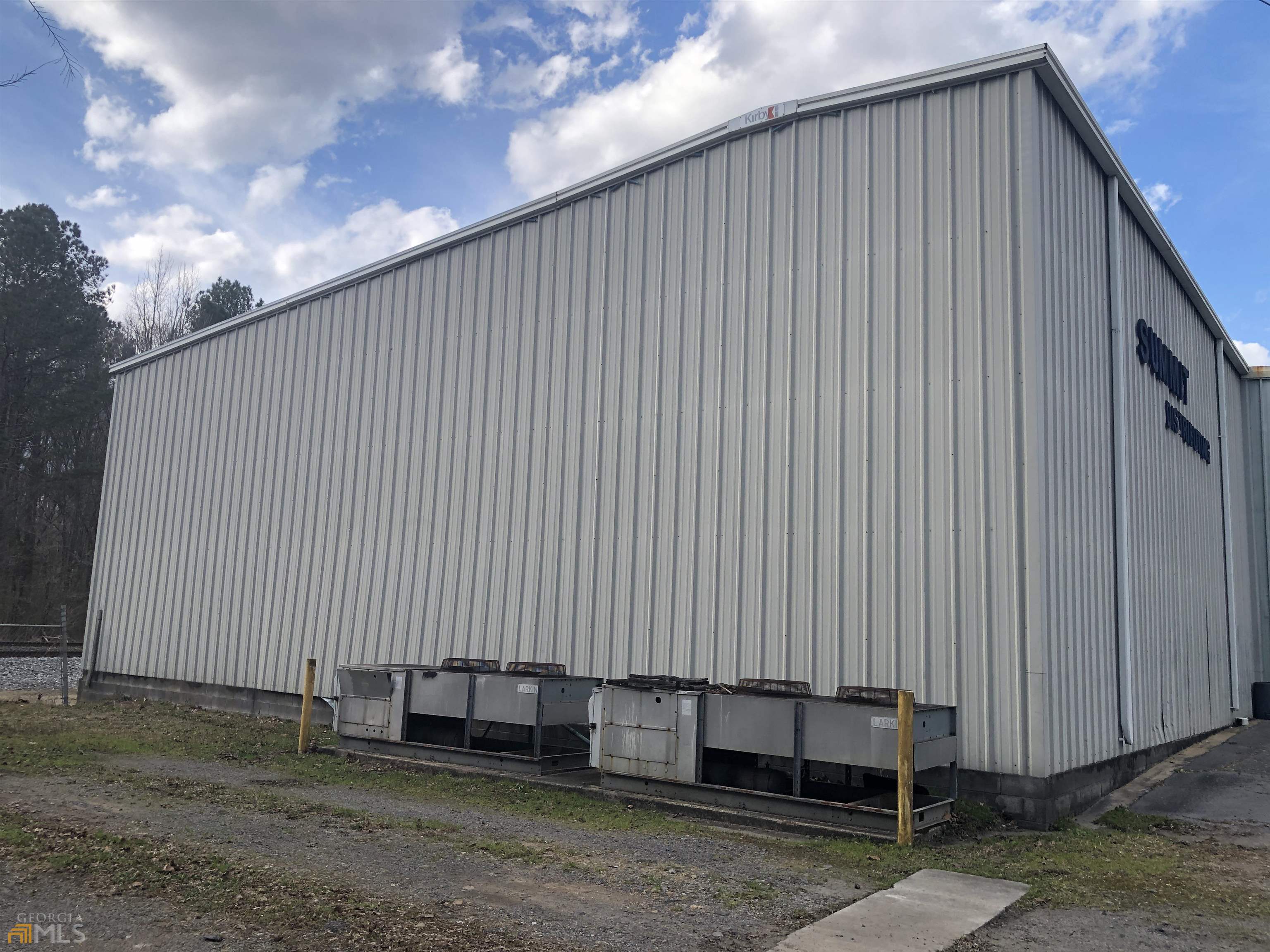 Summit Distributing - Commercial Sale