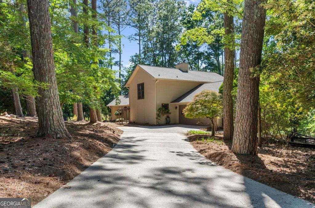 Photo of 5573 Hidden Harbor Landing, Gainesville, GA 30504 (MLS # 10766292)