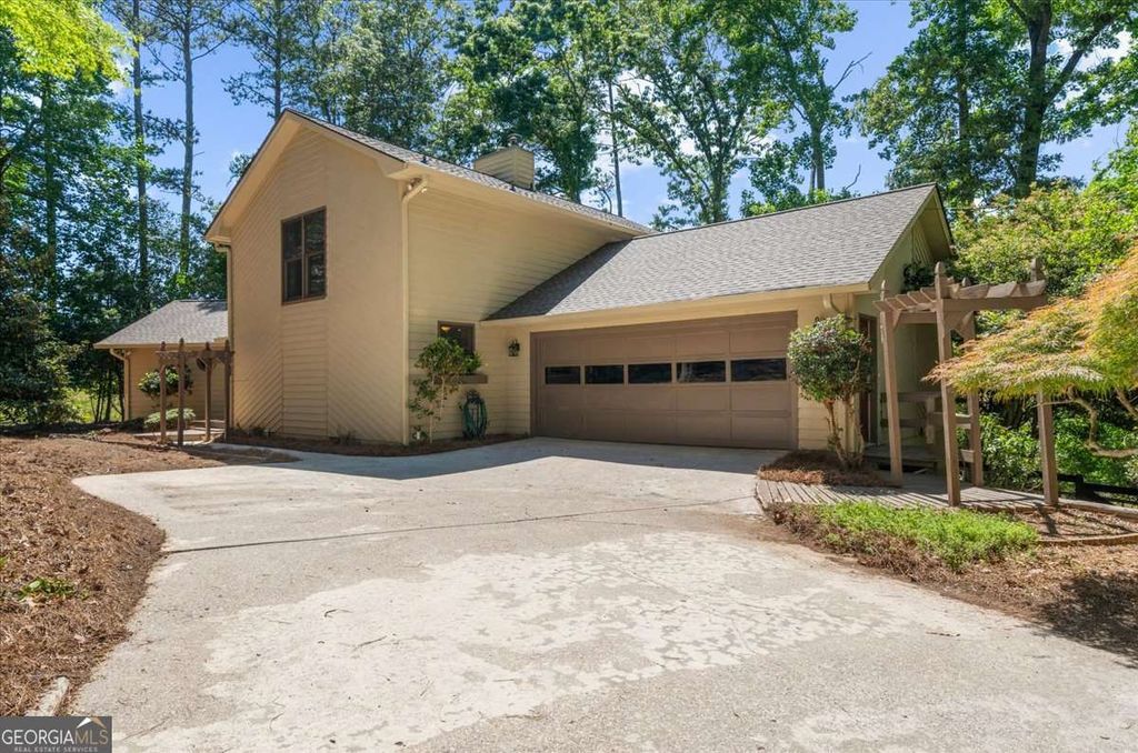 Photo of 5573 Hidden Harbor Landing, Gainesville, GA 30504 (MLS # 10766292)
