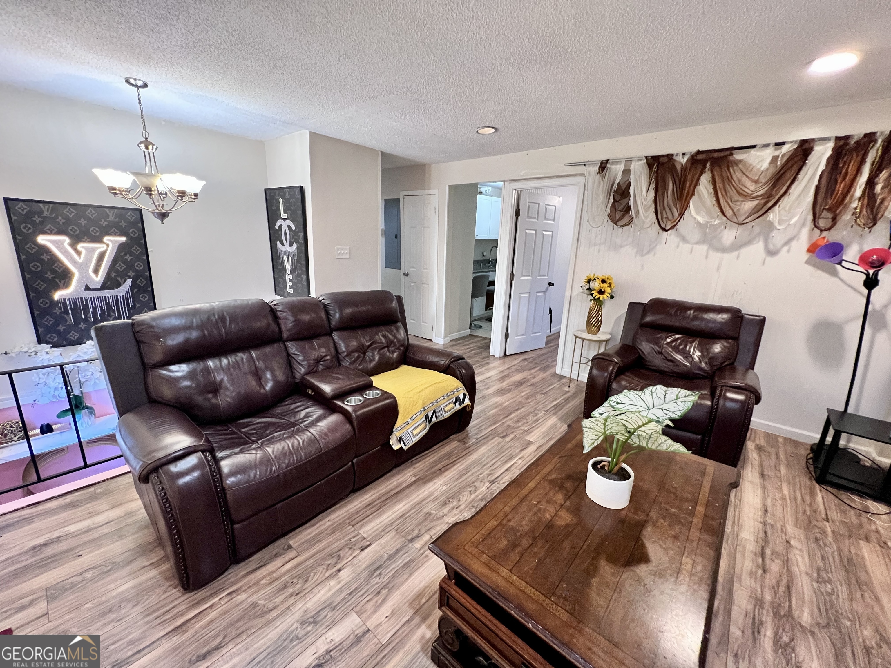 2608 Village Green LN